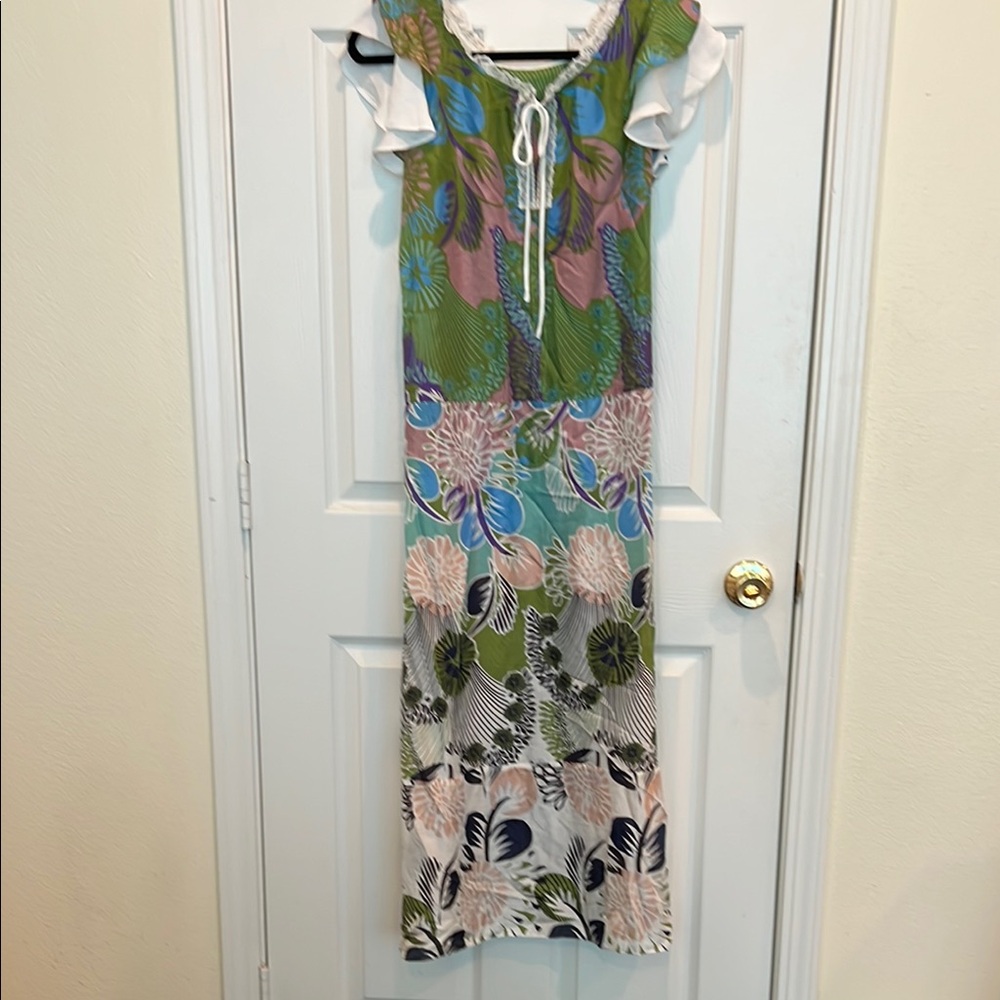 Floral Multicolor Maxi Dress- New without tag- silk-  szeS- M
